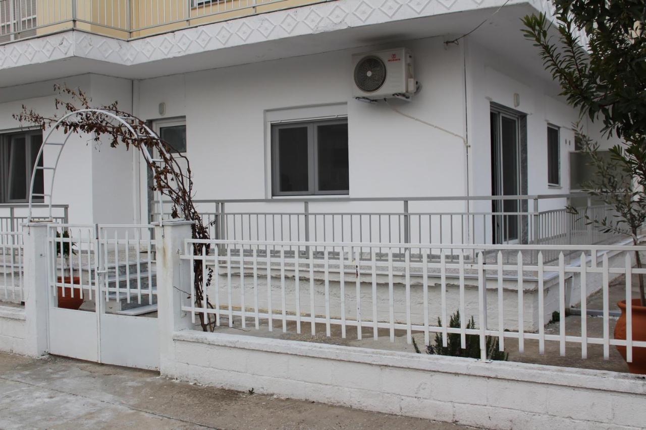 Pares Comfort Apartment เนอา คาร์วาลี ภายนอก รูปภาพ